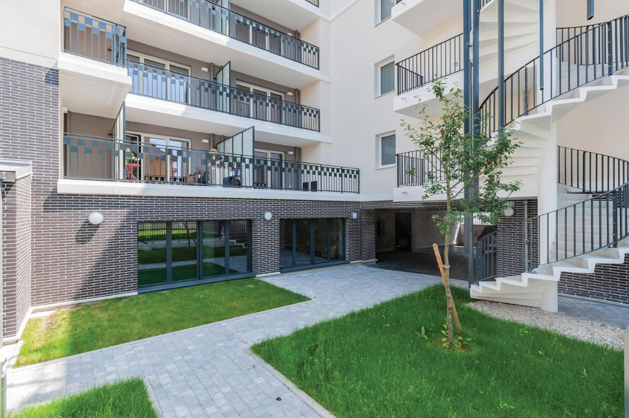 Ovelia Poissy - Les Romantiques Extérieur photo